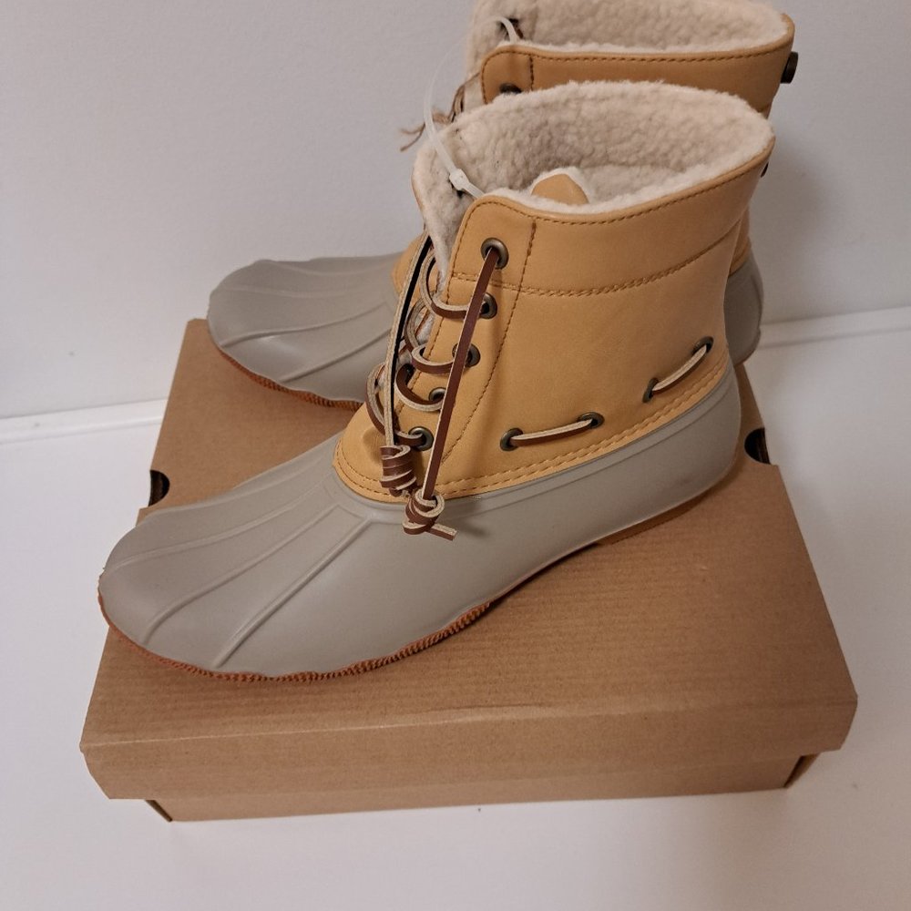 Seven 7 Taupe Duck Boot NIB Size 10